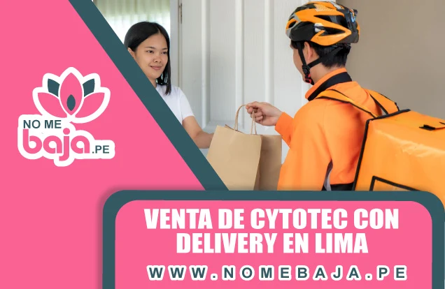 Se observa una mujer haciendose la ecografia