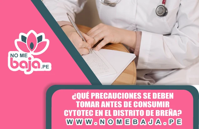 Se observa las manos de un doctor escribiendo en una hoja y un titulo que dice : ¿Qué precauciones se deben tomar antes de consumir Cytotec en el distrito de Breña? nomebaja.pe