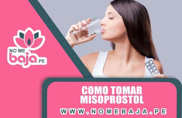 Se observa una mujer con un vaso de agua y una tableta de pastillas y un titulo que dice : Como tomar misoprostol nomebaja.pe